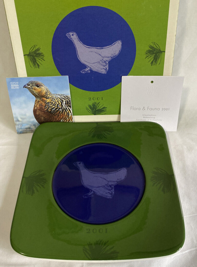 Read more about the article Arabia Finland Flora and Fauna 2001 Limited Edition Collectors Art Plate w/Box