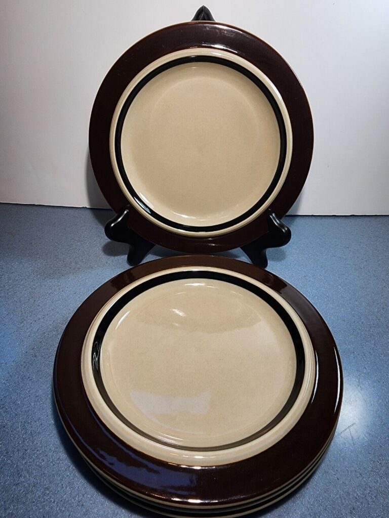 Read more about the article Arabia Finland Ruija Troubadour * 4 SALAD PLATES * 7 7/8″  Brown Bands  EXC!!