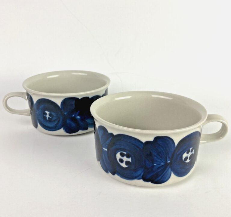 Read more about the article Arabia of Finland Anemone Set of 2 Blue Wide Coffee Cups Mugs Signed
