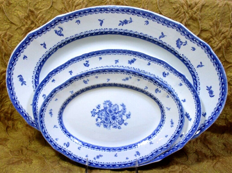 Read more about the article 3 ARABIA of Finland FINN FLOWER Blue -oval SERVING plates/platters-3 differ size