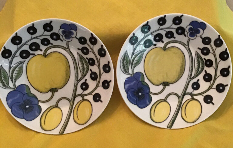 Read more about the article Lot Of 2 PARATIISI Blue and Yellow Round Plate/ Saucer~6.37”/16.1cm Finland Arabia