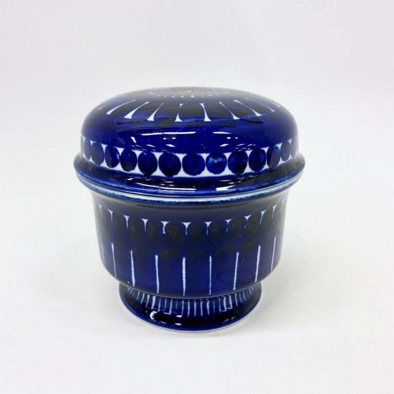 Read more about the article Arabia of Finland Valencia Blue Sugar Bowl with Lid 3.75″ Vintage Mid Century