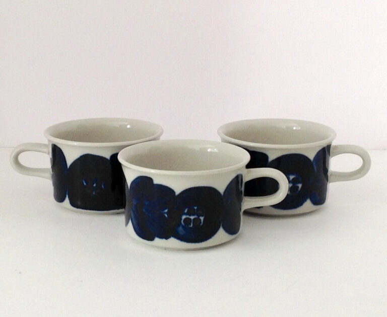 Read more about the article Vintage Midcentury ARABIA Finland “Anemone” 3 Coffee Espresso Cups