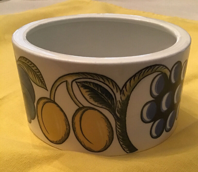 Read more about the article VINTAGE ARABIA FINLAND PARATIISI OVAL Open SUGAR BOWL-NO LID  1970’s  Excellent