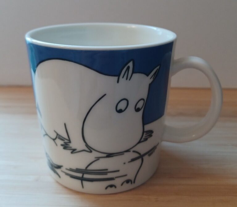 Read more about the article Moomin Valley Mug / Moomintroll On Ice / Arabia Finland / Coffee Tea Home Gift