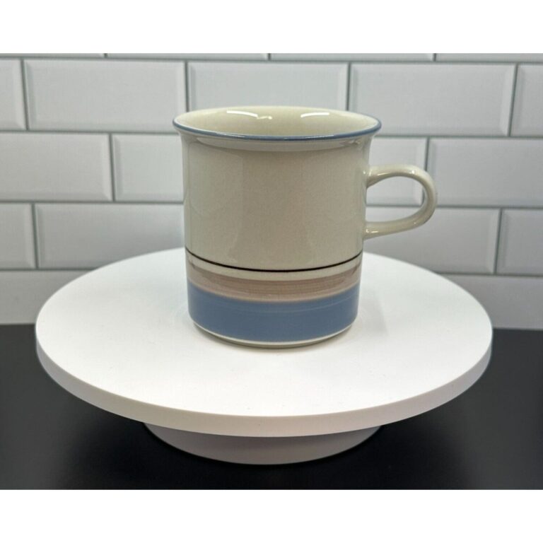 Read more about the article Arabia of Finland Uhtua Stoneware Coffee Cup
