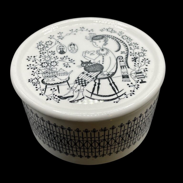 Read more about the article Arabia Finland EMILIA Porcelain Sugar Bowl Jar Trinket Box Tea Time Parlor Cat