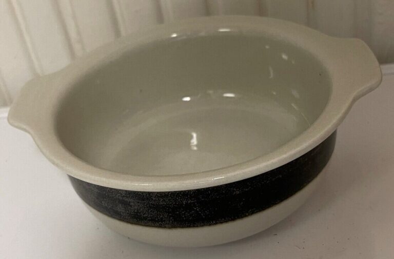 Read more about the article Arabia Karelia Serving Bowl Porcelain Finland