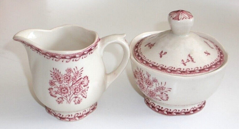 Read more about the article Antique Arabia Suomi Finland Finn Red Floral Flower Creamer and Sugar Bowl and Lid