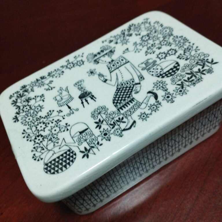 Read more about the article Arabia Emilia Series Butter Case