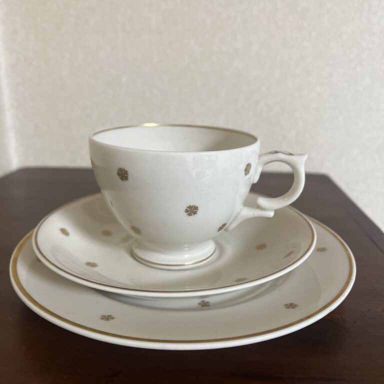 Read more about the article Old Arabian Sirius Snowflake Cup Saucer Cake Plate Trio