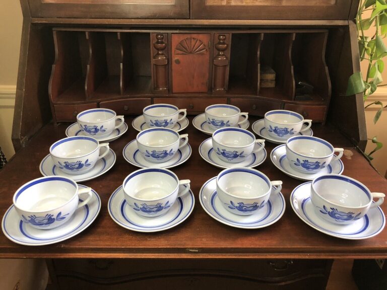 Read more about the article Arabia Blue Rose Hand Painted Coffee Tea Cups and Saucers 12pc Set Made in Finland