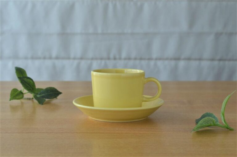 Read more about the article Arabia Teema Yellow Coffee Cup Saucer