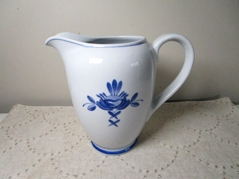 Read more about the article Arabia Blue Rose Finland Pitcher 6 3/4″ # 12