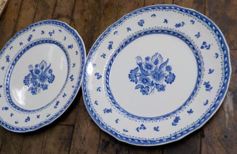 Read more about the article Vintage ARABIA Finland FINN FLOWER Blue and White 9″ Dinner Plates Lot of 2