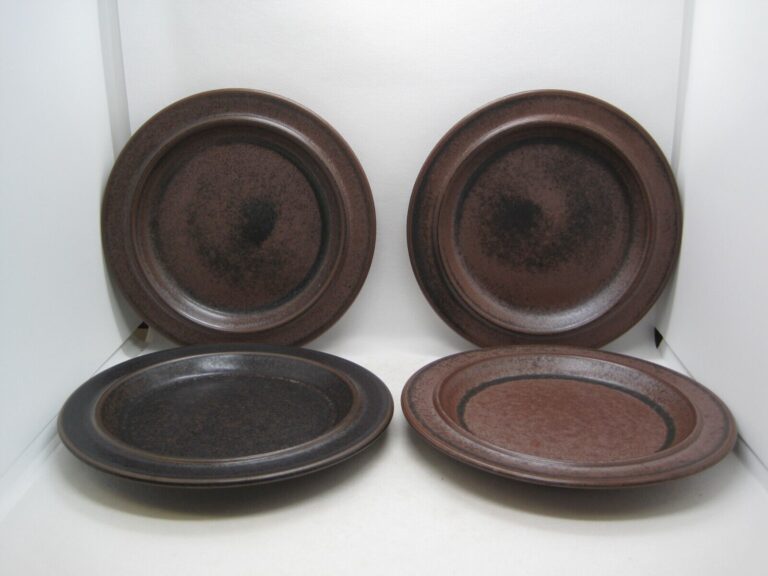 Read more about the article 4 Vintage Arabia Ruska Brown 8″ Salad Plates