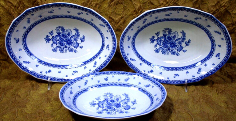 Read more about the article 3 ARABIA of Finland FINN FLOWER Blue -oval SERVING BOWLS 2 larger-1 smaller