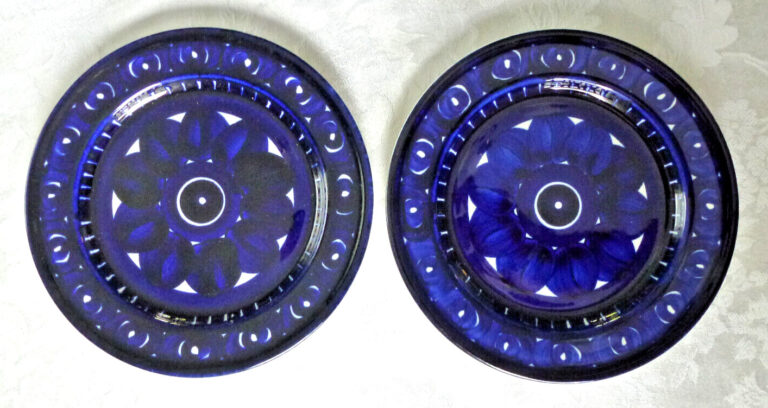 Read more about the article Arabia Finland Valencia Ulla Procope Dessert Plates – 2 available