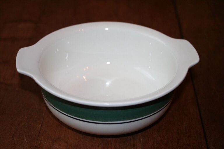 Read more about the article Arabia Finland Kirsikka Lugged Cereal or Soup Bowl Green Stripe 11 Available