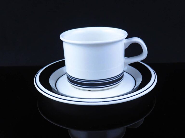 Read more about the article Arabia Faenza Black And White Mustaraita Coffee Cup Saucer Peter Winquist Inkeri