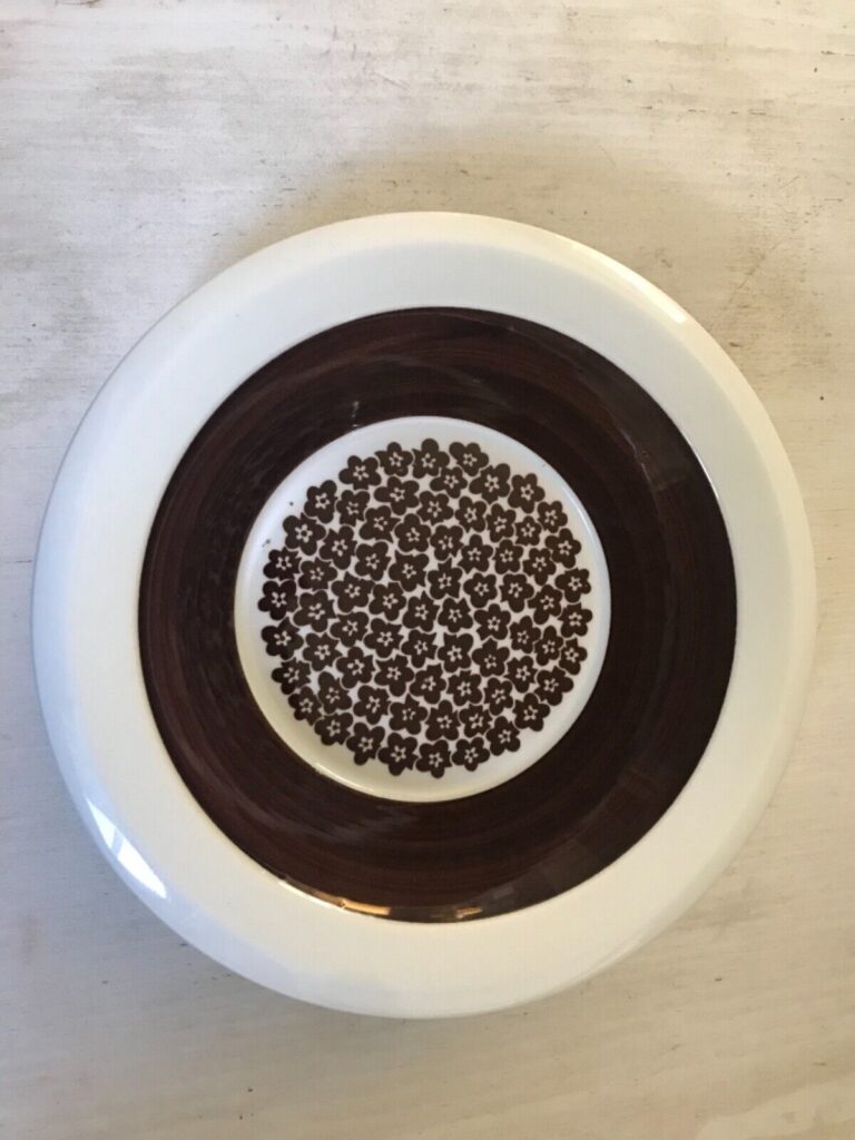 Read more about the article Vintage 70s Arabia Finland FAENZA 5 3/4” Dessert Bowl Brown Flowers Inkeri Leivo