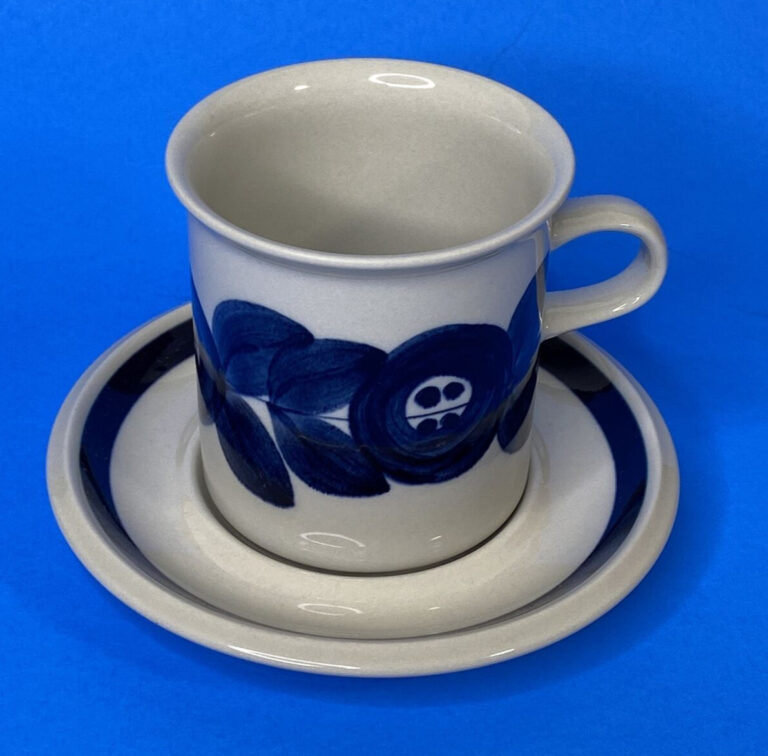 Read more about the article Arabia (Finland) ANEMONE BLUE  Cup and Saucer  Nice set! (8 oz  small handle)