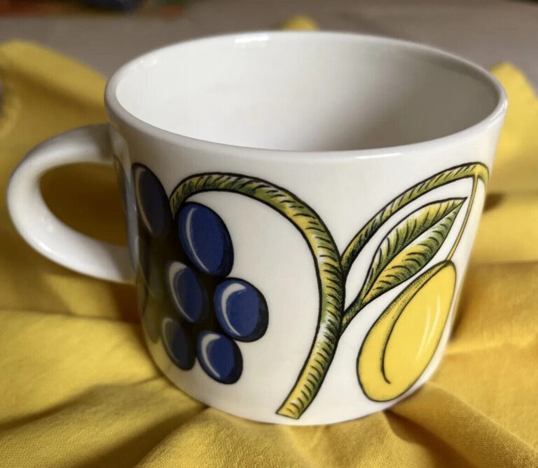 Read more about the article Vintage Arabia Paratiisi Coffee Cup EUC