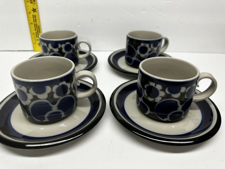 Read more about the article Arabia Finland Saara Cup And Saucer Flowers Excellent set of 4