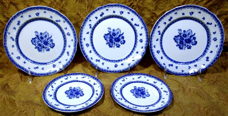 Read more about the article ARABIA of Finland FINN FLOWER Blue 3 SALAD and 2 BREAD plates