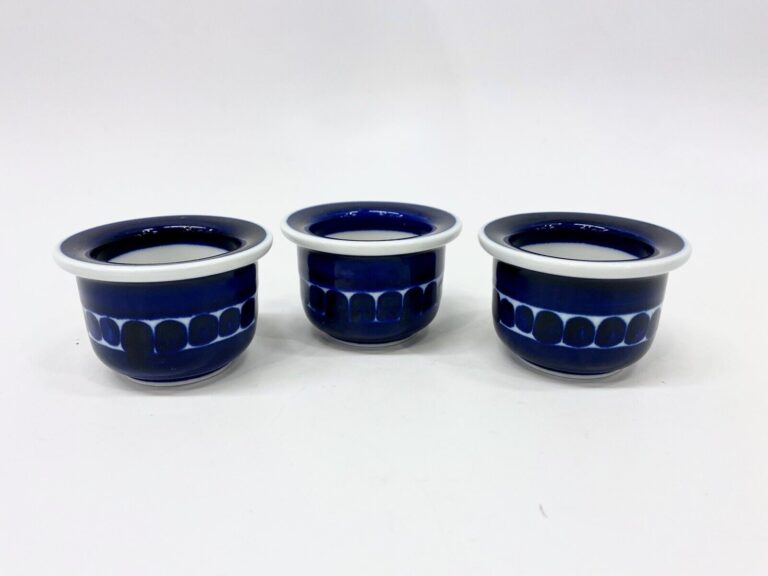 Read more about the article Arabia of Finland Valencia Blue Egg Holders Vintage Mid Century 1.5″ T Set of 3