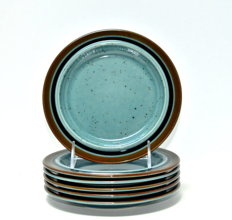 Read more about the article Arabia Finland Meri * 6 BREAD and BUTTER PLATES * 6 7/8″   Blue  Brown Bands  EXC!