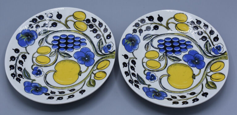 Read more about the article 2 Arabia Finland PARATIISI Oval Salad Plates 8-1/4″ x 7-5/8″ Very Good Condition