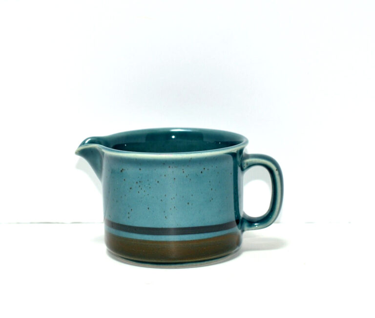 Read more about the article Arabia Finland Meri * CREAMER * 2 3/4″  Blue  Brown Bands  MINT!