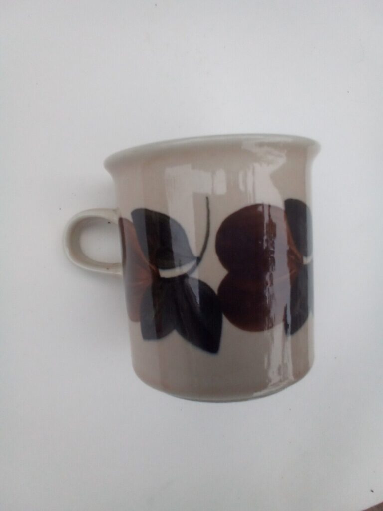 Read more about the article Arabia/ Finland RUIJA/Troubadour coffee mug