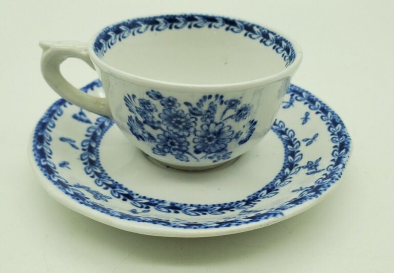 Read more about the article Vintage Arabia Finland Pristine Old Blue Finn Flower Tea Cup and Saucer Set