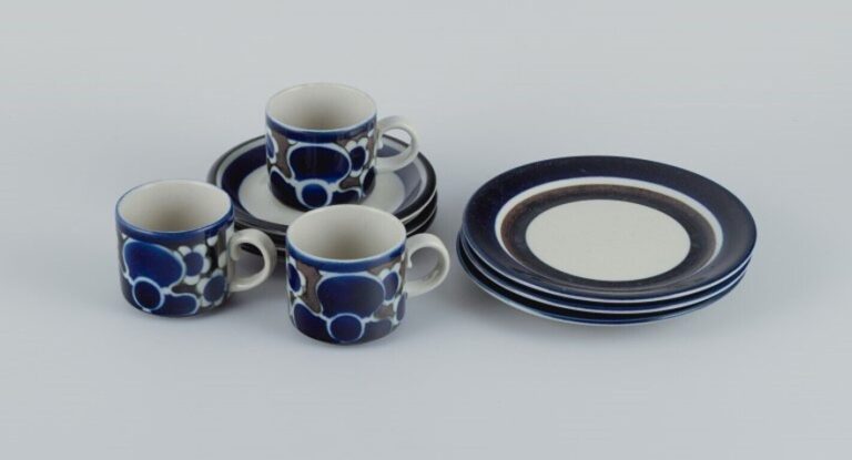 Read more about the article Anja Jaatinen-Winquist  Arabia  Finland. Three-person Saara coffee service