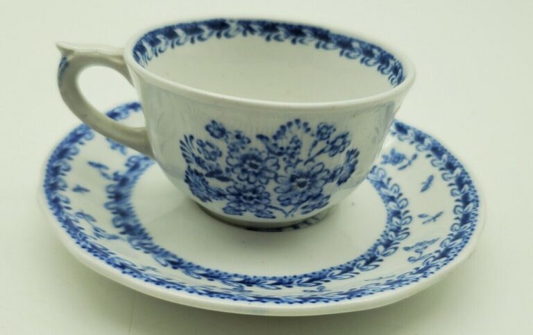 Read more about the article Vintage Arabia Finland Pristine Old Blue Finn Flower Tea Cup and Saucer Set