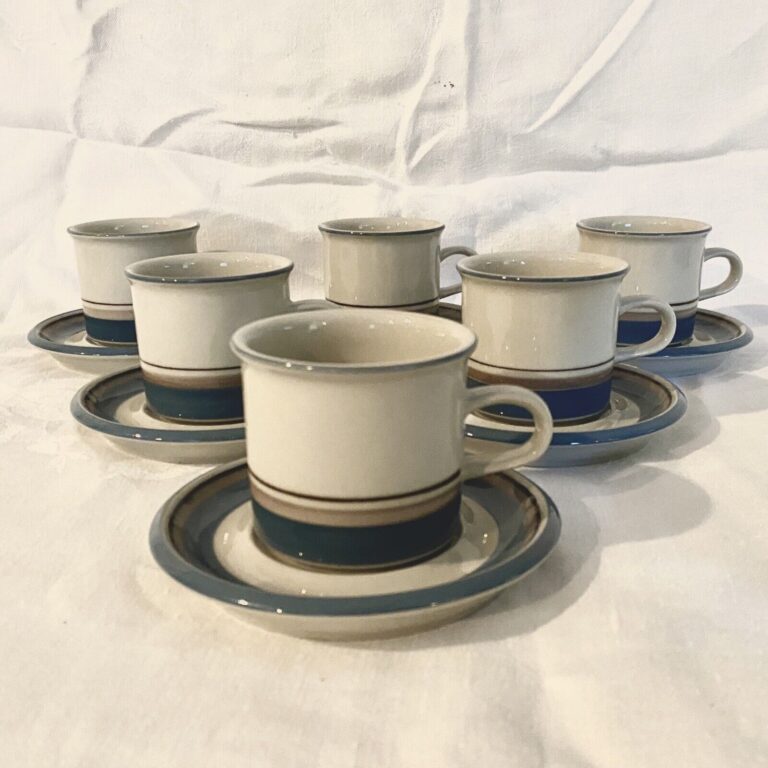 Read more about the article Arabia Finland Uhtua Set of 6 Demitasse Espresso Coffee Cup and Saucer