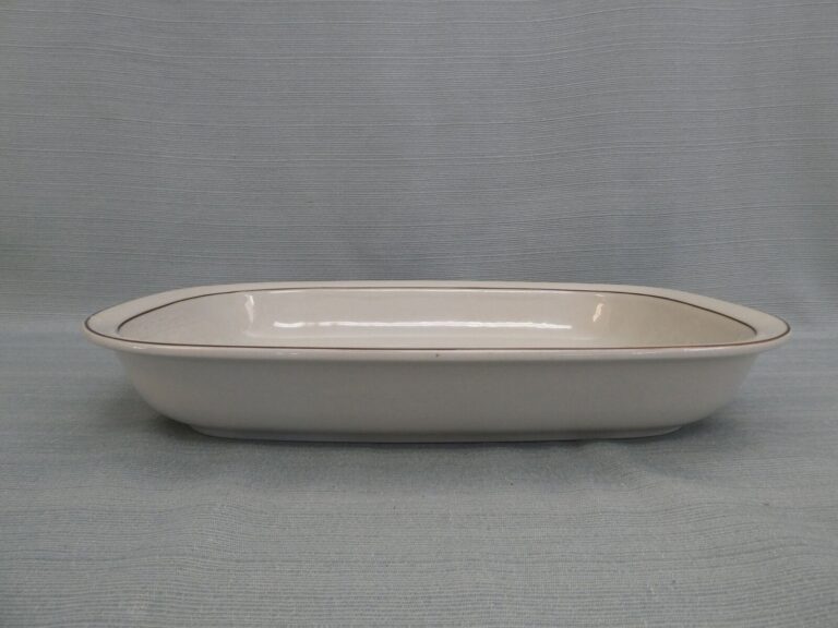 Read more about the article Arabia Finland Fennica Rectangular Serving Dish