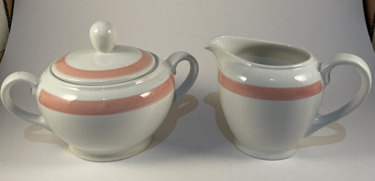 Read more about the article Arabia Finland PINK RIBBON STRIPE CREAMER and COVERED SUGAR BOWL RETRO VINTAGE