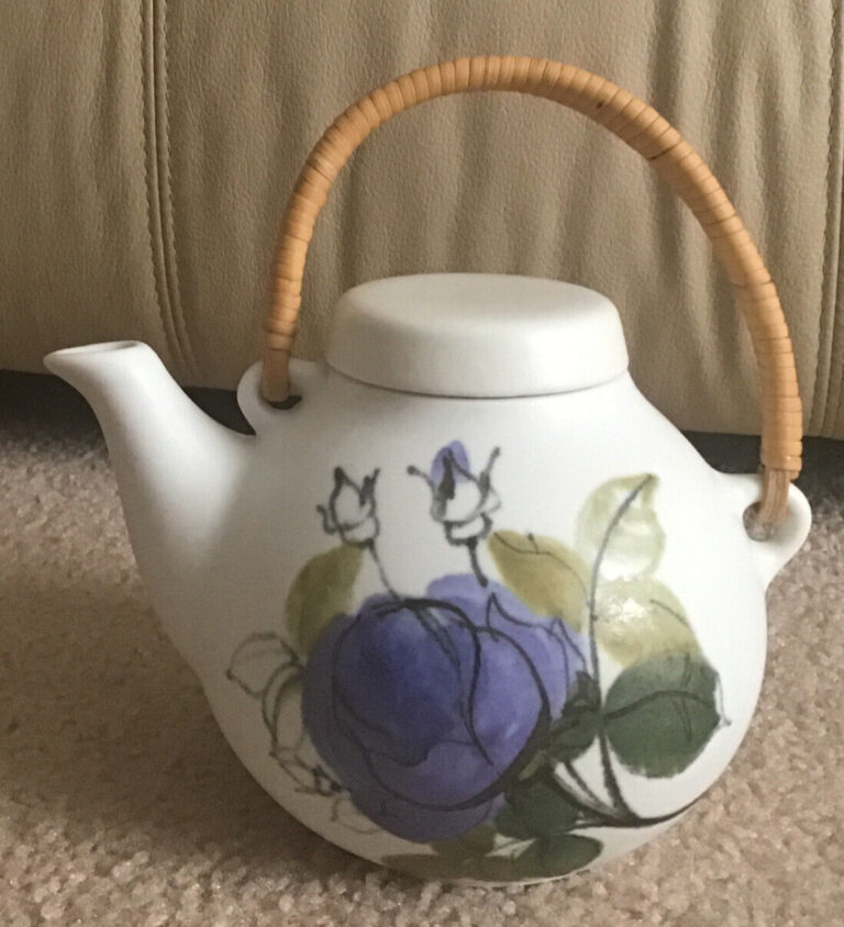 Read more about the article Arabia Finland Teapot Blue Rose Hilkka L Ahola~U Procope~Rattan Handle~GA1~EUC