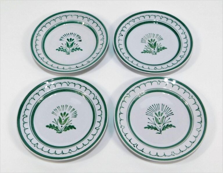 Read more about the article 4 ARABIA FINLAND GREEN THISTLE HAND PAINTED BREAD PLATES 5 3/4″