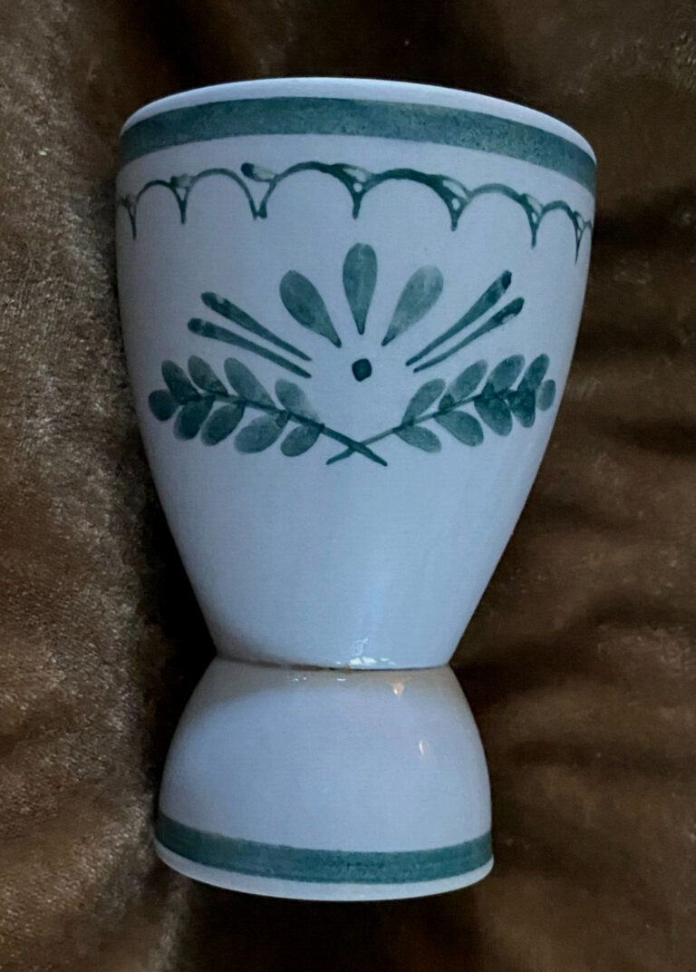 Read more about the article Arabia of Finland ~ “Green Thistle” Double Egg Cup ~ Very Good Used Condition