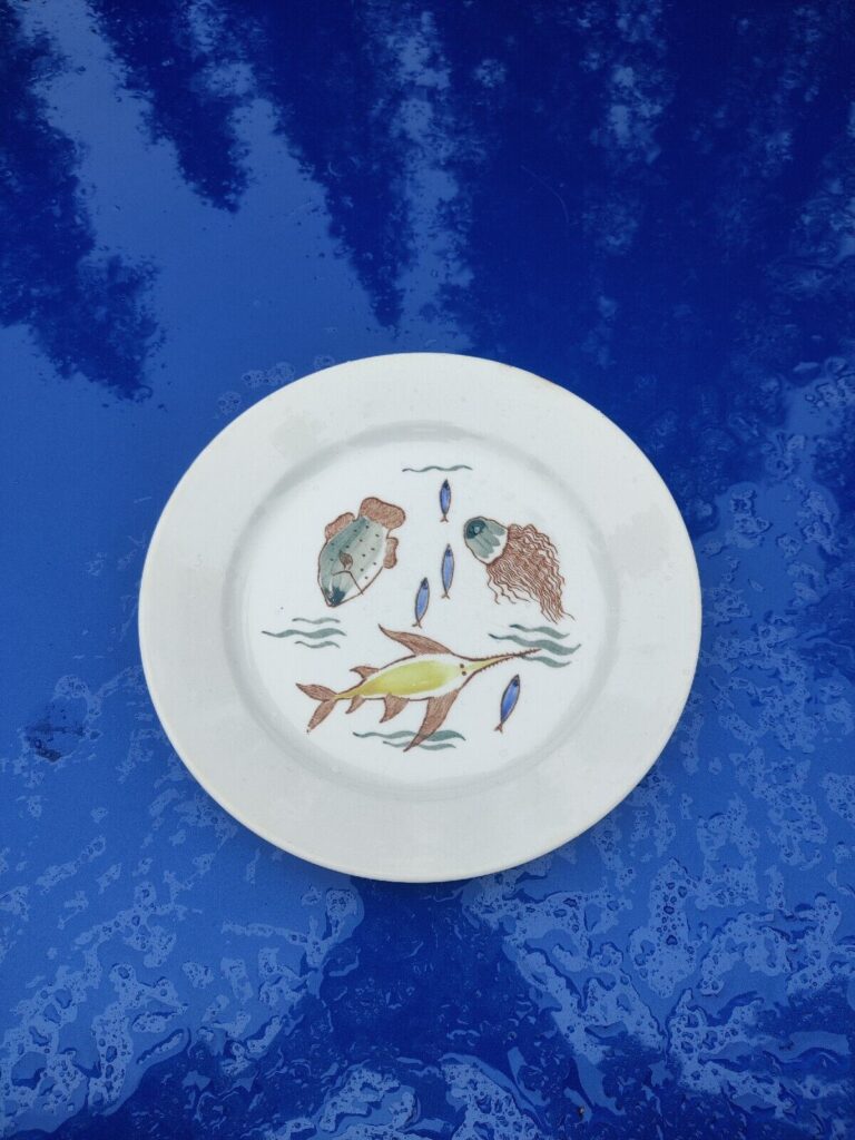 Read more about the article Arabia Finland “Aquarium” handpainted plate sealife pattern Anja Juurikkala 50s