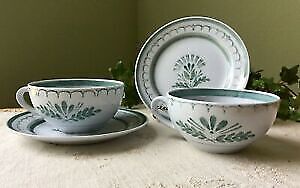 Read more about the article ARABIA #40 ware Pottery Green Thistle By Of Finlan