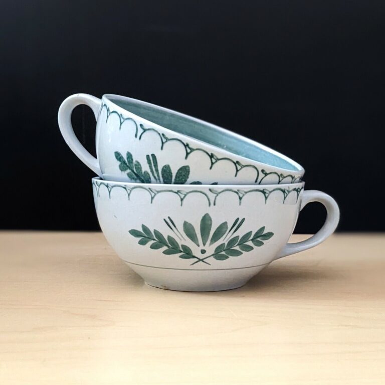 Read more about the article Arabia Finland Green Thistle Cups Tea Coffee Scandinavian Vintage set of 2