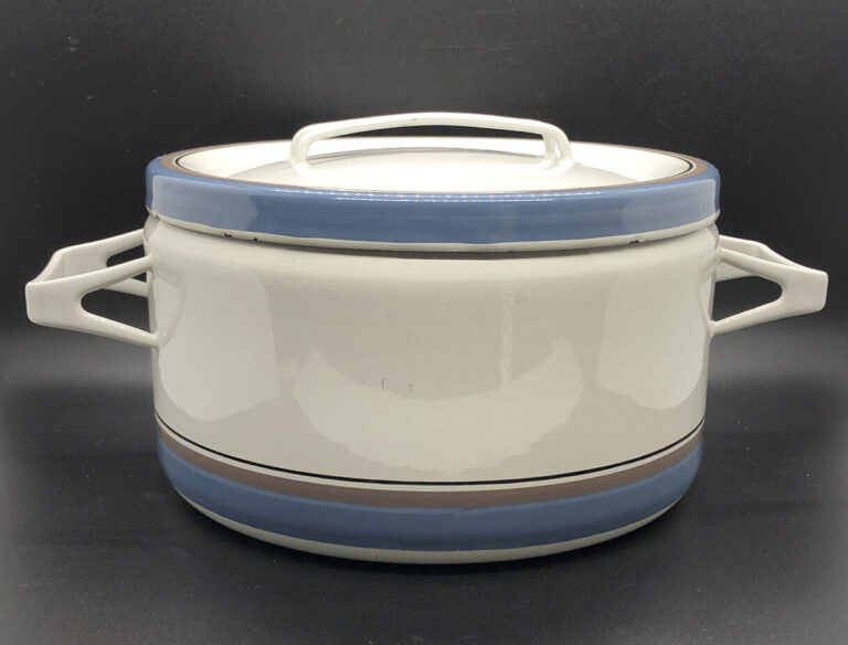 Read more about the article Vintage Uhtua Finel Arabia Seppo Mallat Finland Enamel Pot Dutch Oven Casserole