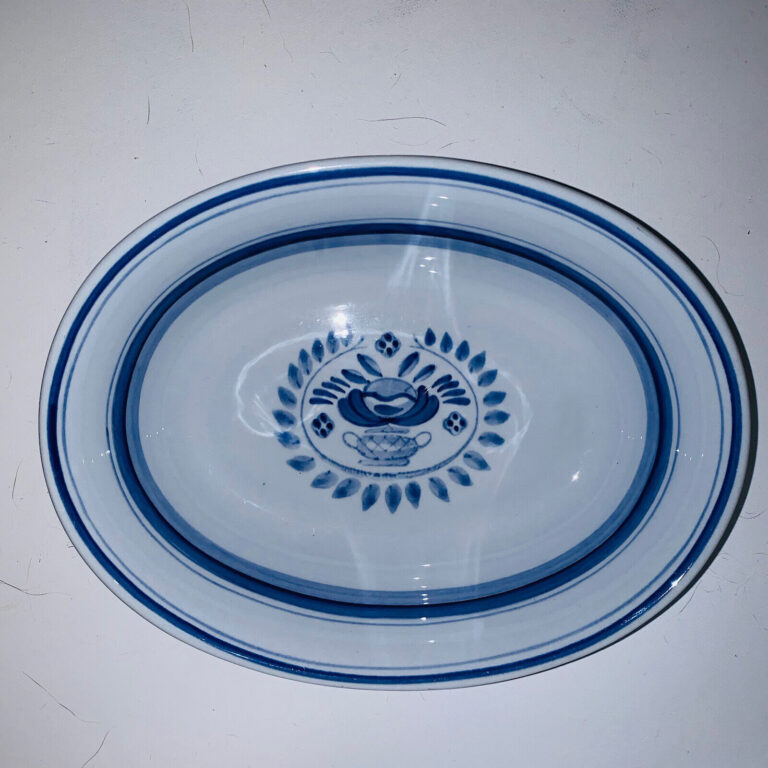 Read more about the article Oval Vegetable Serving Bowl Arabia Blue Rose Finland Flower Floral Rings