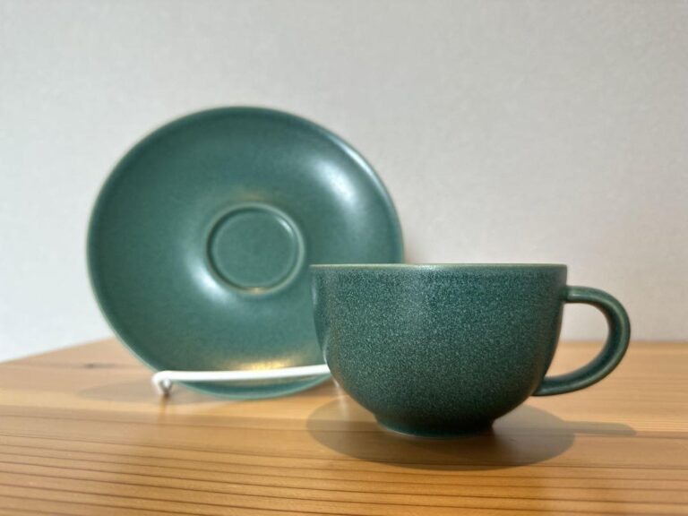 Read more about the article Arabia 24H Cup Saucer Green Discontinued Color Heikki Olvora