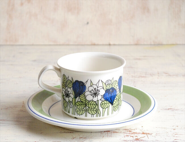 Read more about the article Arabia Krokus Color Cup Saucer Crocus Esteri Tomula Nordic Tableware Finland Ant